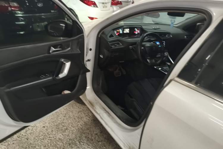 Used Peugeot 308 2019 230THP Automatic Luxury Edition China VI Standard Driver Seat