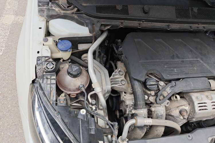 Used Peugeot 308 2019 230THP Automatic Luxury Edition China VI Standard Engine Bay Right
