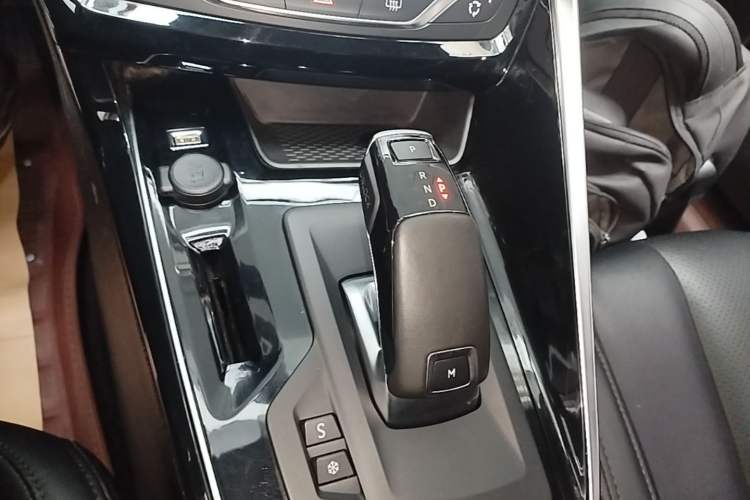 Used Peugeot 308 2019 230THP Automatic Luxury Edition China VI Standard Gear Lever