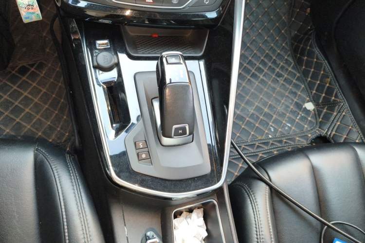 Used Peugeot 308 2019 230THP Automatic Luxury Edition China VI Standard Gear Lever