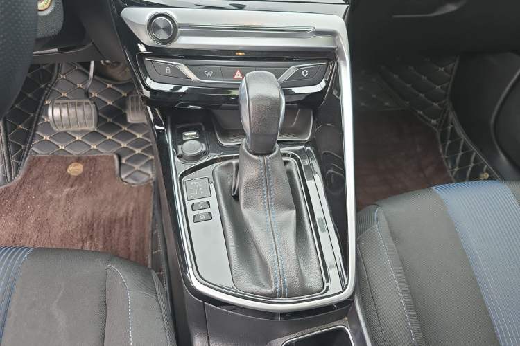 Used Peugeot 308 2019 1.6L Automatic Luxury Version China V Standard Gear Lever
