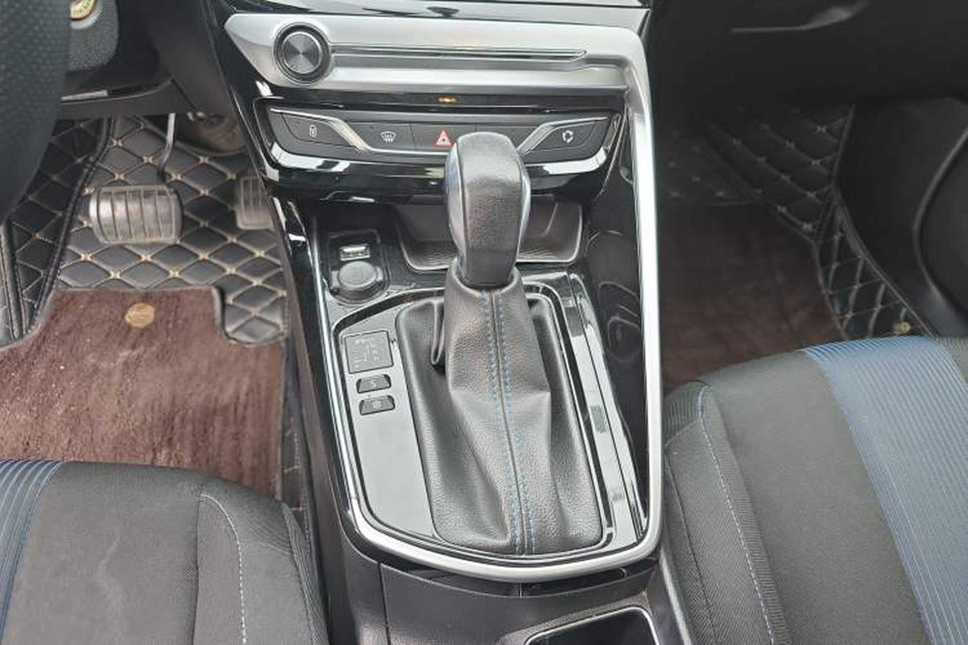 Used Peugeot 308 2019 1.6L Automatic Luxury Version China V Standard Gear Lever