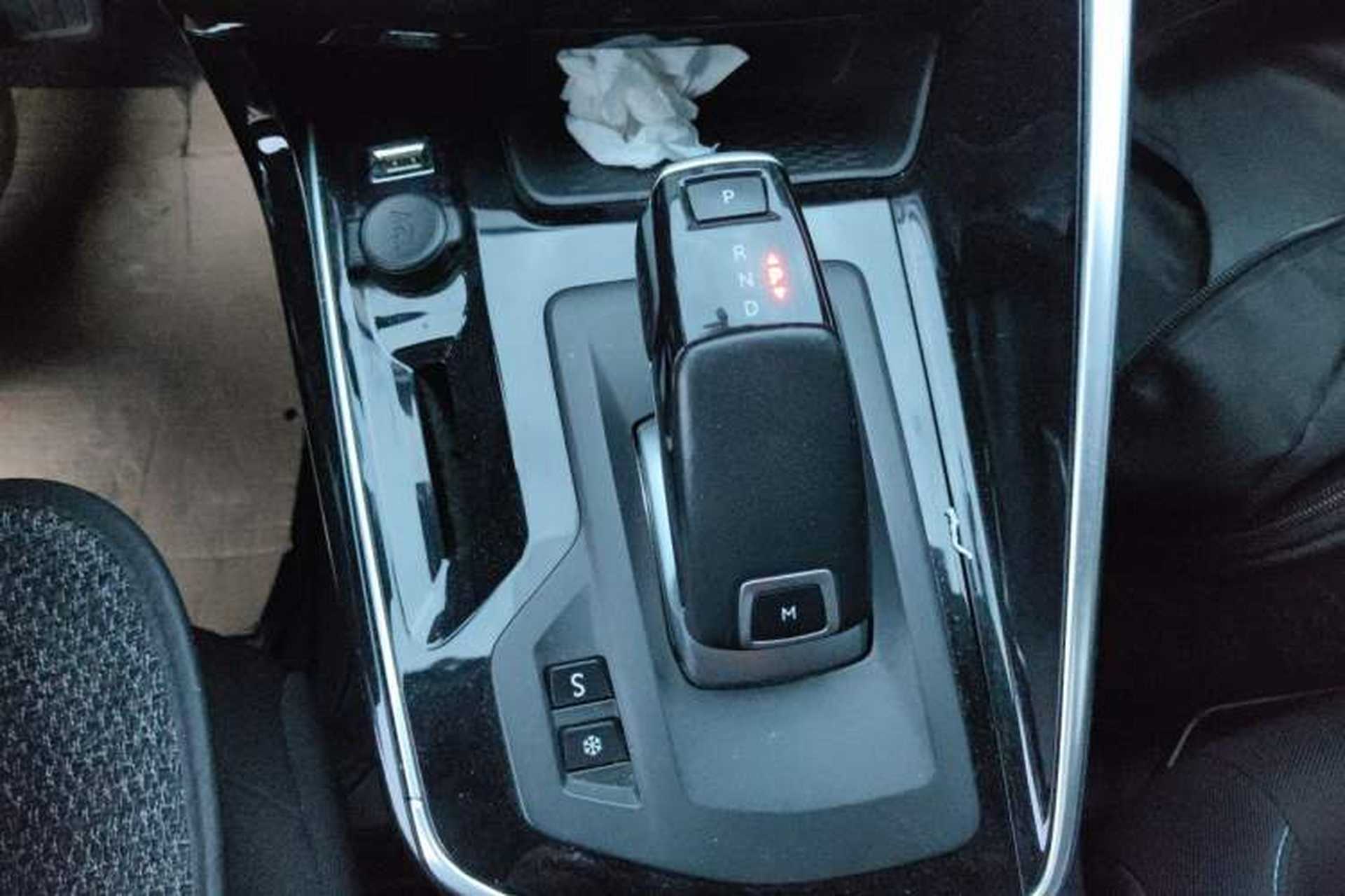 Used Peugeot 308 2019 230THP Automatic Luxury Edition China VI Standard Gear Lever