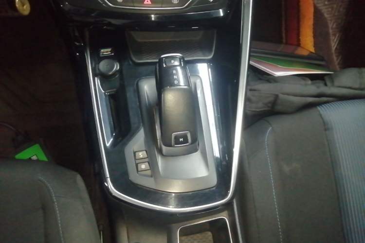 Used Peugeot 308 2019 230THP Automatic Luxury Edition China VI Standard Gear Lever