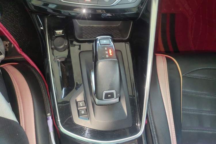 Used Peugeot 308 2019 230THP Automatic Luxury Edition China VI Standard Gear Lever