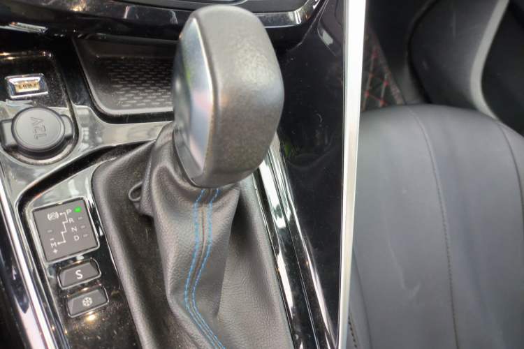 Used Peugeot 308 2019 230THP Automatic Luxury Edition China V Standard Gear Lever