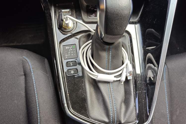 Used Peugeot 308 2019 1.6L Automatic Luxury Version China V Standard Gear Lever