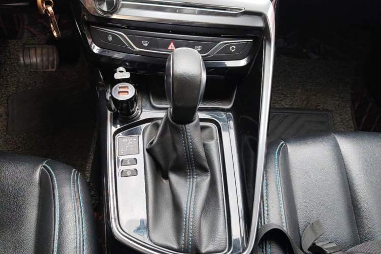 Used Peugeot 308 2019 1.6L Automatic Luxury Version China V Standard Gear Lever