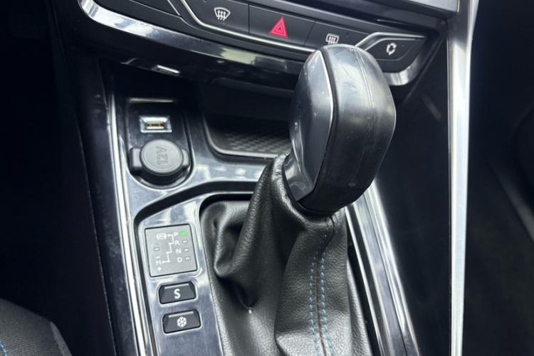 Used Peugeot 308 2019 1.6L Automatic Luxury Version China V Standard Gear Lever