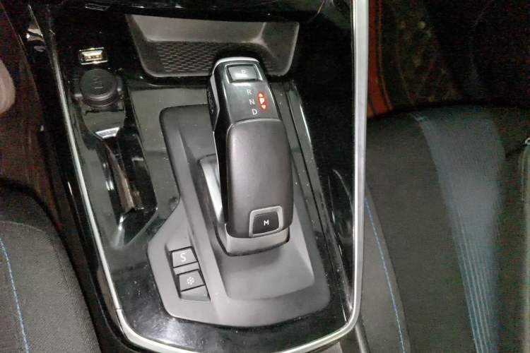 Used Peugeot 308 2019 230THP Automatic Luxury Edition China VI Standard Gear Lever