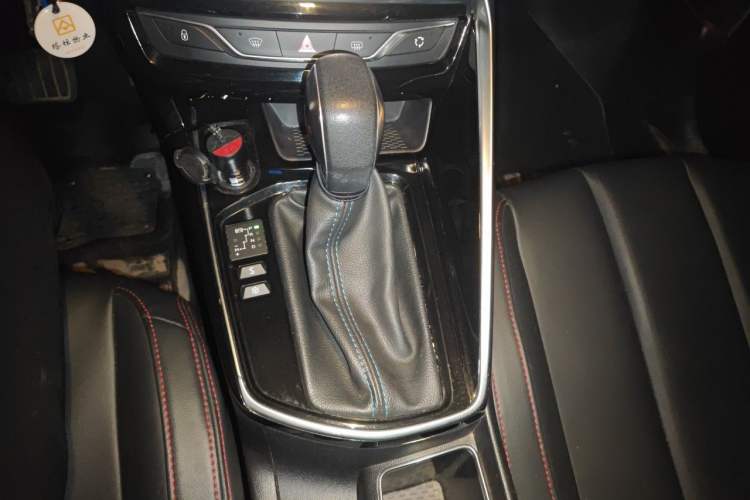 Used Peugeot 308 2019 1.6L Automatic Luxury Version China V Standard Gear Lever