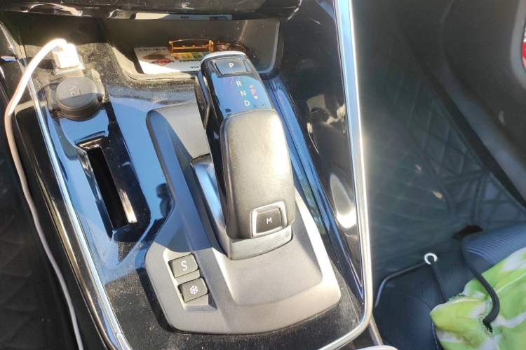 Used Peugeot 308 2019 230THP Automatic Luxury Edition China VI Standard Gear Lever