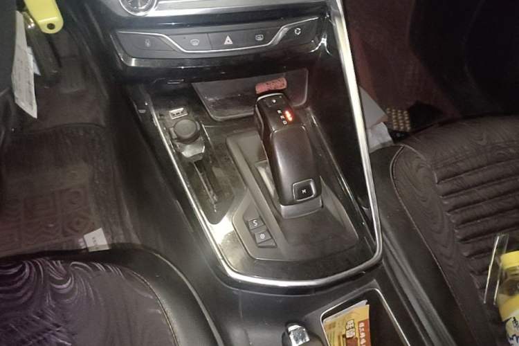 Used Peugeot 308 2019 230THP Automatic Luxury Edition China VI Standard Gear Lever