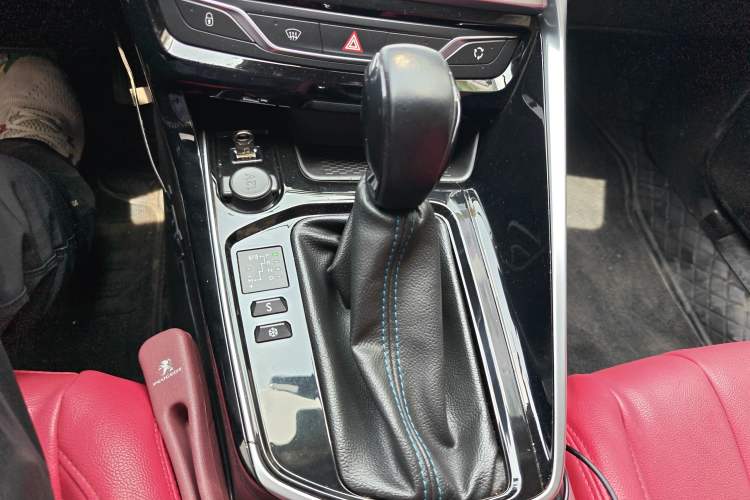 Used Peugeot 308 2019 1.6L Automatic Luxury Version China V Standard Gear Lever
