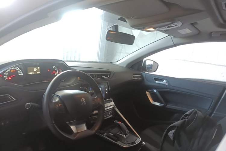 Used Peugeot 308 2019 230THP Automatic Luxury Edition China VI Standard Headliner
