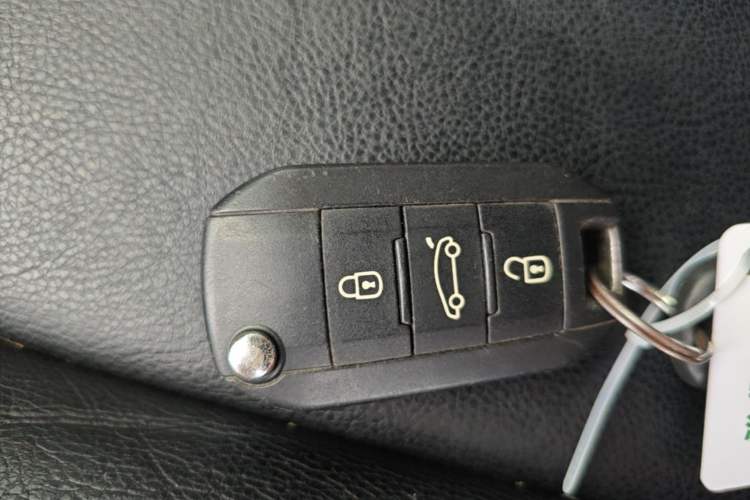Used Peugeot 308 2019 1.6L Automatic Luxury Version China V Standard Interior 1