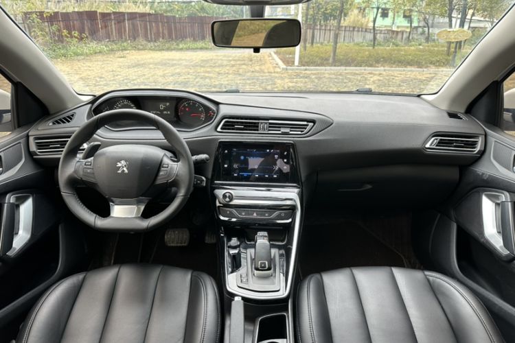 Used Peugeot 308 2019 230THP Automatic Luxury Edition China VI Standard Interior 1