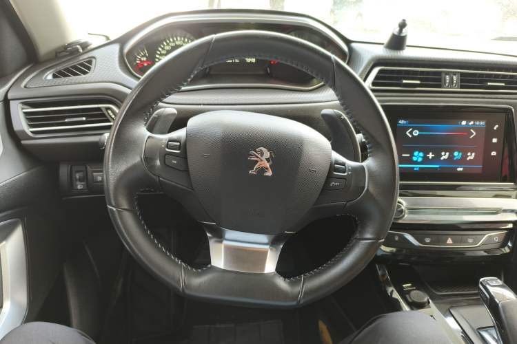 Used Peugeot 308 2019 230THP Automatic Luxury Edition China VI Standard Interior 1