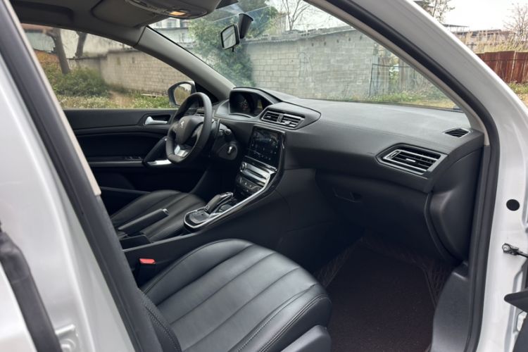 Used Peugeot 308 2019 230THP Automatic Luxury Edition China VI Standard Interior 2