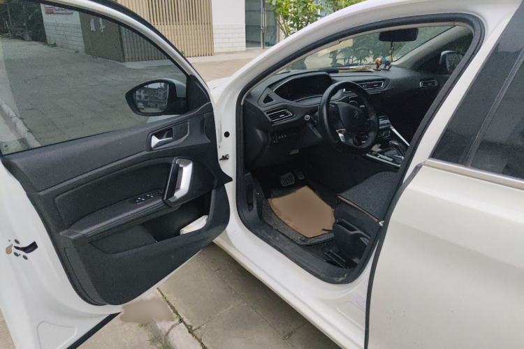 Used Peugeot 308 2019 230THP Automatic Luxury Edition China VI Standard Interior 3