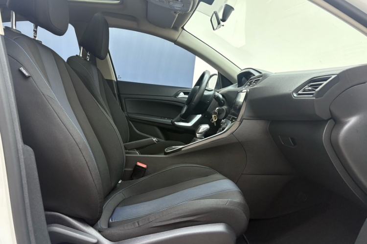 Used Peugeot 308 2019 1.6L Automatic Luxury Version China V Standard Interior 4