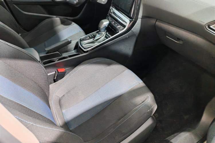 Used Peugeot 308 2019 1.6L Automatic Luxury Version China V Standard Interior 5
