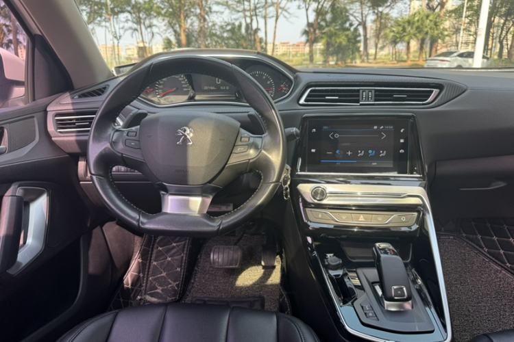Used Peugeot 308 2019 230THP Automatic Luxury Edition China VI Standard Interior 6