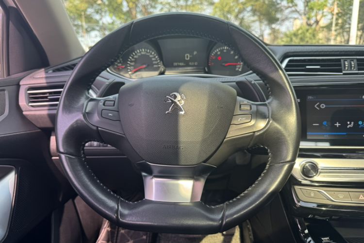 Used Peugeot 308 2019 230THP Automatic Luxury Edition China VI Standard Interior 8
