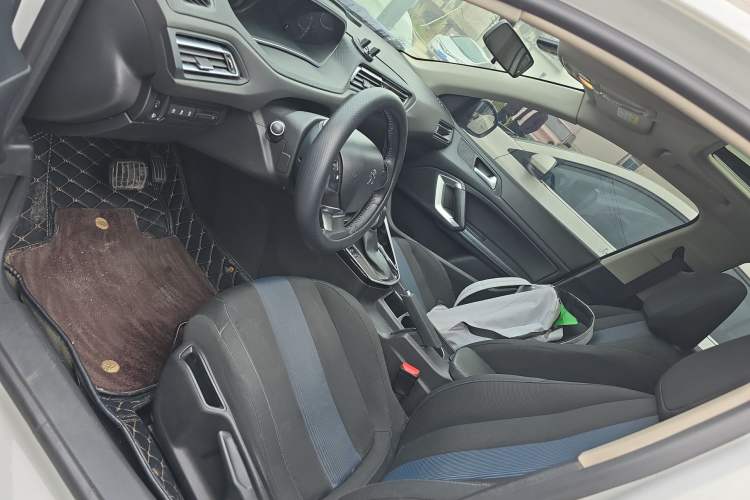 Used Peugeot 308 2019 1.6L Automatic Luxury Version China V Standard Left Front Seat