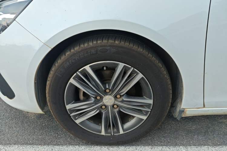 Used Peugeot 308 2019 1.6L Automatic Luxury Version China V Standard Left Front Wheel Hub