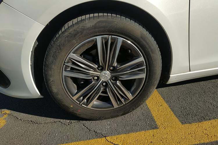 Used Peugeot 308 2019 230THP Automatic Luxury Edition China VI Standard Left Front Wheel Hub