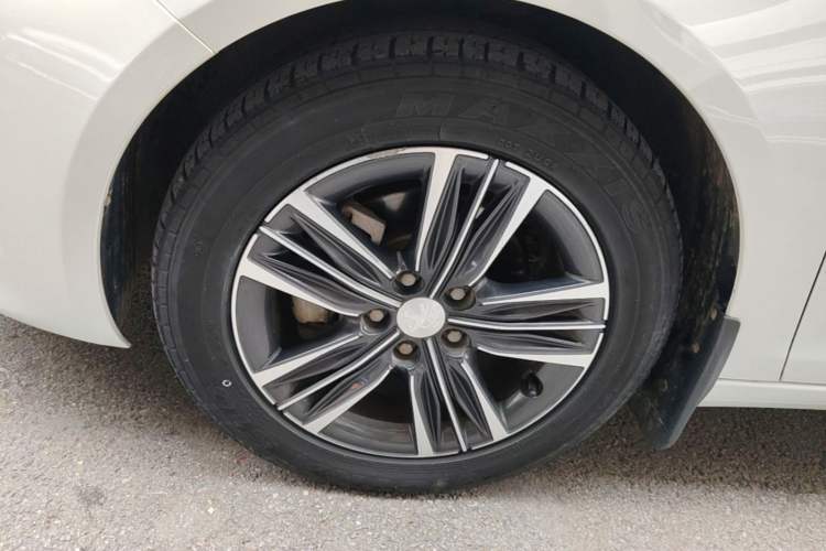 Used Peugeot 308 2019 1.6L Automatic Luxury Version China V Standard Left Front Wheel Hub
