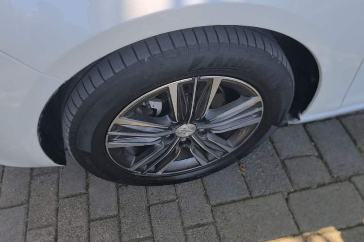 Used Peugeot 308 2019 1.6L Automatic Luxury Version China V Standard Left Front Wheel Hub