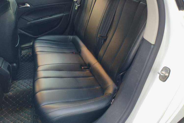 Used Peugeot 308 2019 230THP Automatic Luxury Edition China VI Standard Left Rear Seat