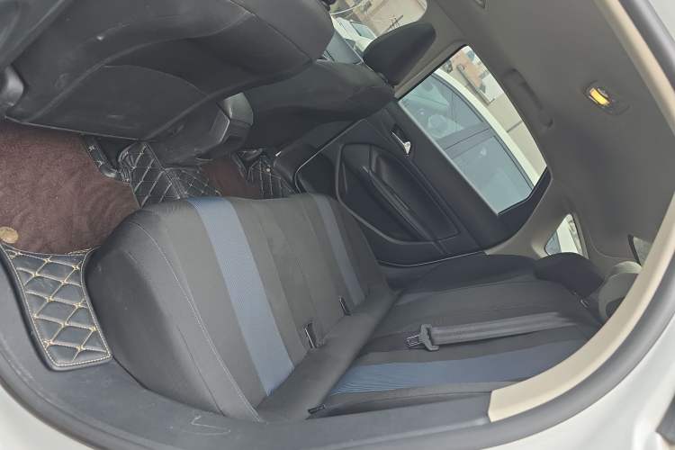 Used Peugeot 308 2019 1.6L Automatic Luxury Version China V Standard Left Rear Seat