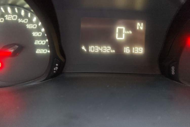 Used Peugeot 308 2019 190THP Automatic Fashion Edition China V Standard Odometer Close Up