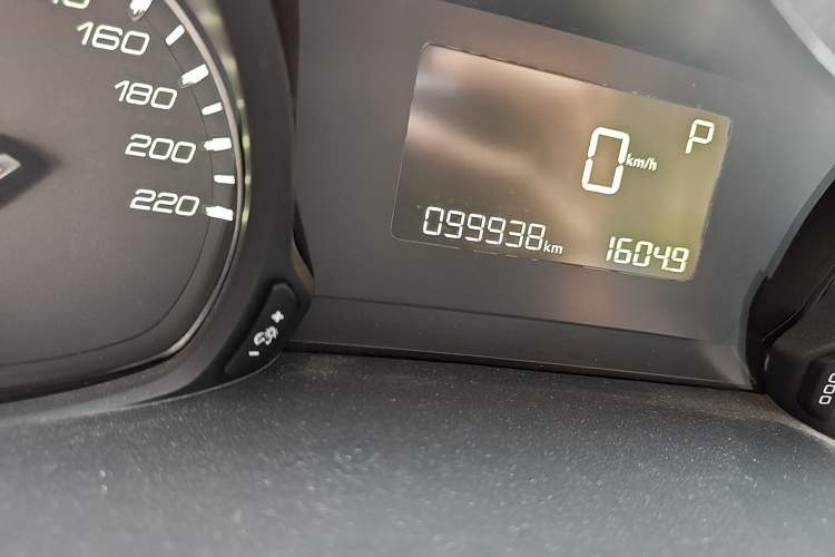 Used Peugeot 308 2019 1.6L Automatic Luxury Version China V Standard Odometer Close Up