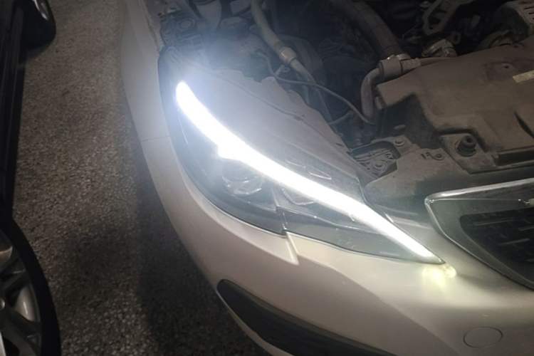 Used Peugeot 308 2019 230THP Automatic Luxury Edition China VI Standard Right Front Headlight