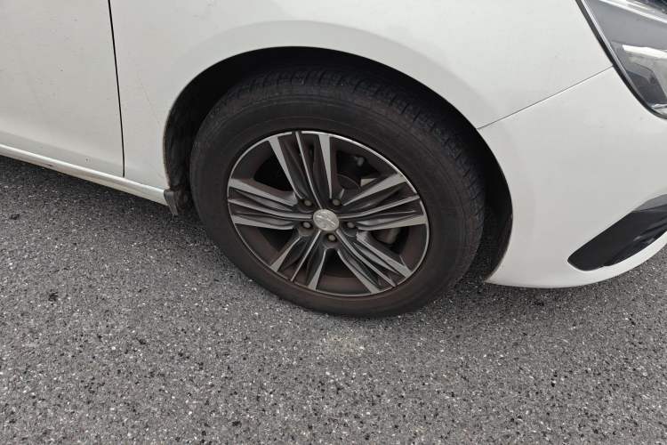 Used Peugeot 308 2019 1.6L Automatic Luxury Version China V Standard Right Front Wheel Hub