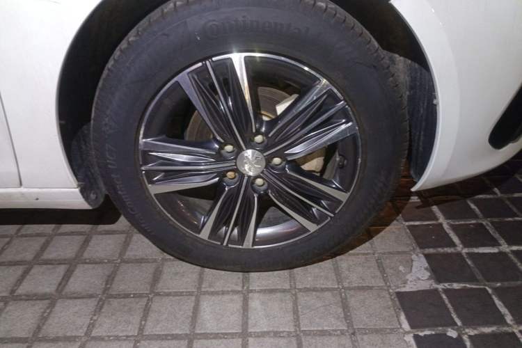 Used Peugeot 308 2019 230THP Automatic Luxury Edition China VI Standard Right Front Wheel Hub