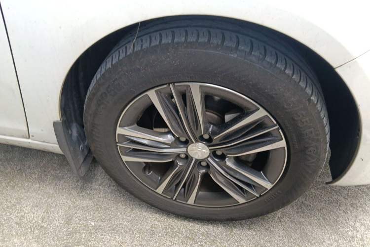 Used Peugeot 308 2019 230THP Automatic Luxury Edition China VI Standard Right Front Wheel Hub