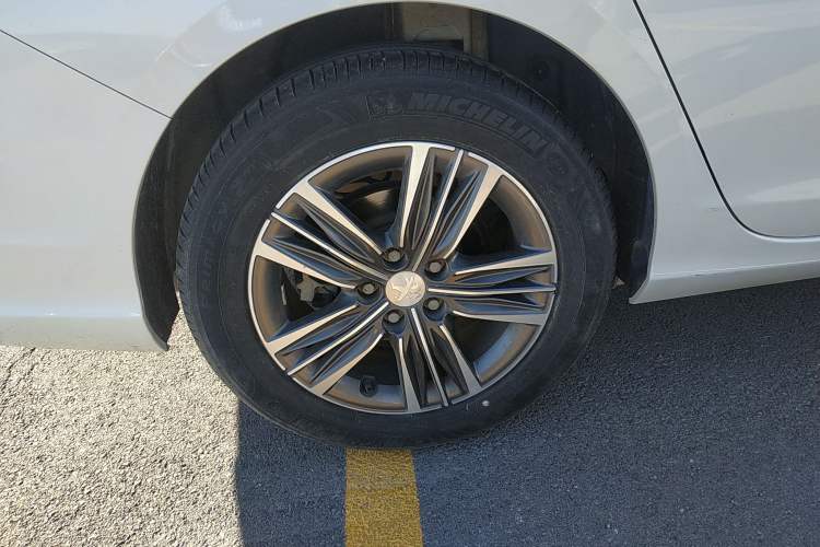 Used Peugeot 308 2019 230THP Automatic Luxury Edition China VI Standard Right Rear Wheel Hub