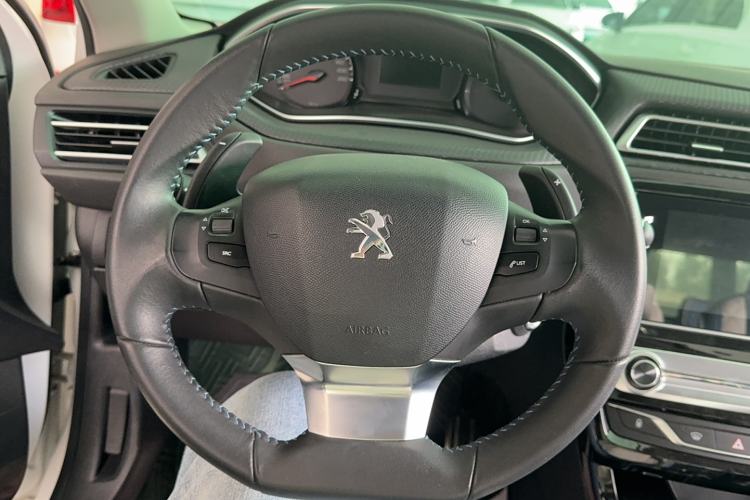 Used Peugeot 308 2019 230THP Automatic Luxury Edition China VI Standard Steering Wheel