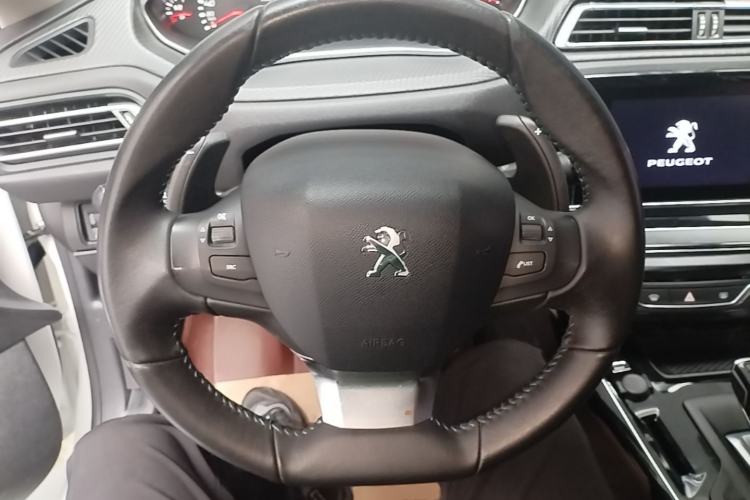 Used Peugeot 308 2019 230THP Automatic Luxury Edition China VI Standard Steering Wheel