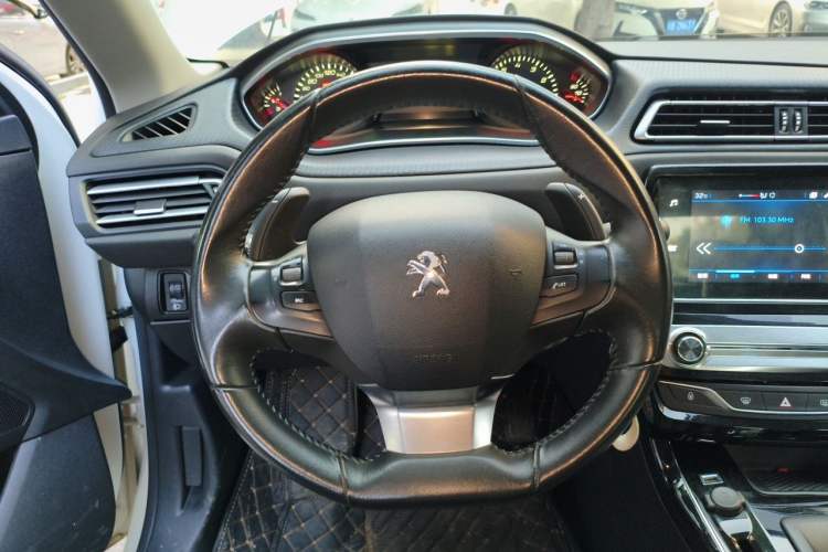 Used Peugeot 308 2019 230THP Automatic Luxury Edition China VI Standard Steering Wheel