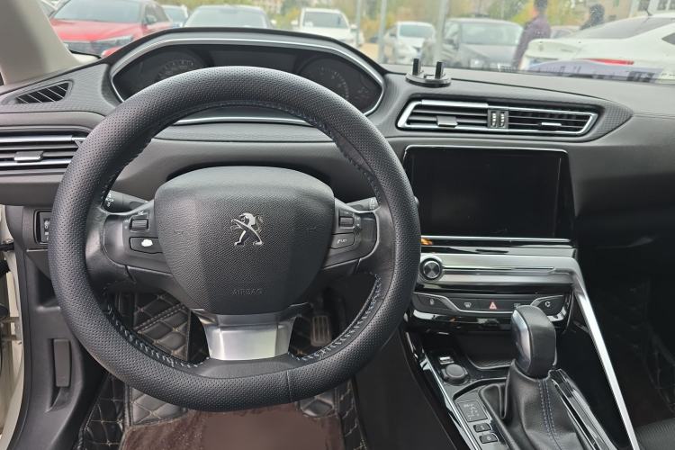 Used Peugeot 308 2019 1.6L Automatic Luxury Version China V Standard Steering Wheel