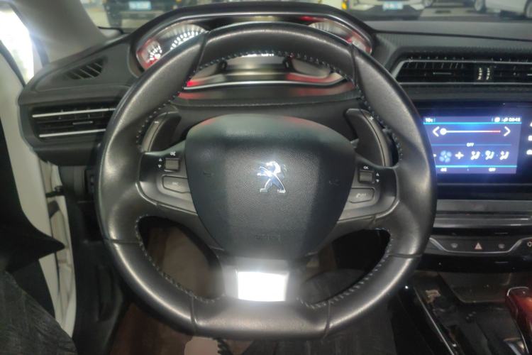 Used Peugeot 308 2019 230THP Automatic Luxury Edition China VI Standard Steering Wheel
