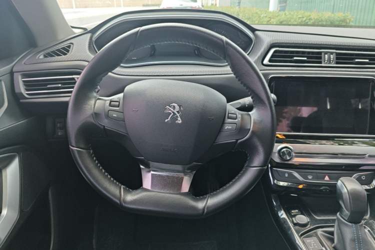 Used Peugeot 308 2019 1.6L Automatic Luxury Version China V Standard Steering Wheel