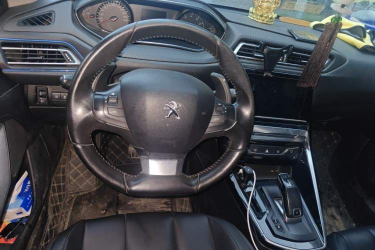 Used Peugeot 308 2019 230THP Automatic Luxury Edition China VI Standard Steering Wheel