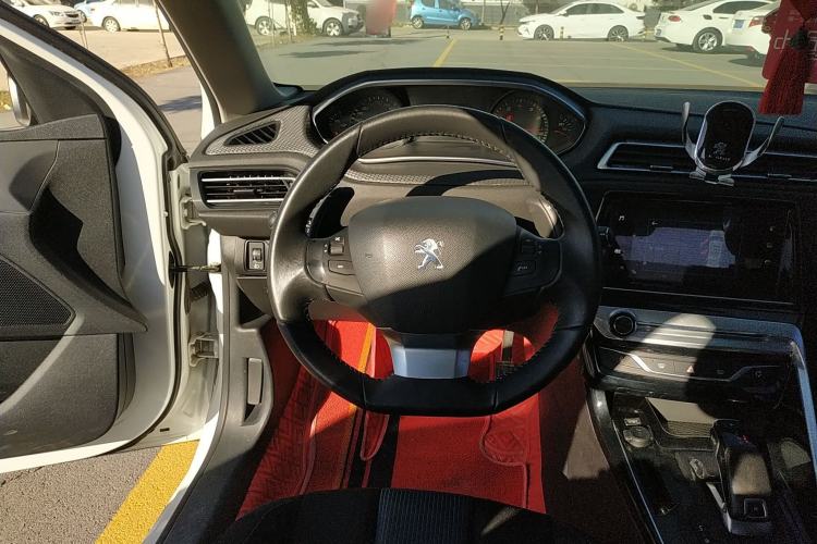 Used Peugeot 308 2019 230THP Automatic Luxury Edition China VI Standard Steering Wheel